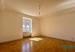  Appartement à louer 4 pièces 77 m²