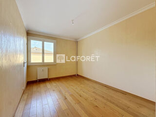  Appartement à louer 5 pièces 105 m²