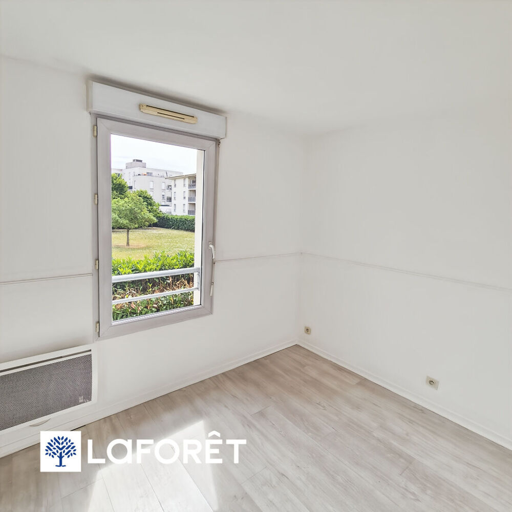 Location Appartement Appartement 3 pièces BIS calme à louer à Sainte Geneviève des Bois avec balcon et parking Sainte genevieve des bois