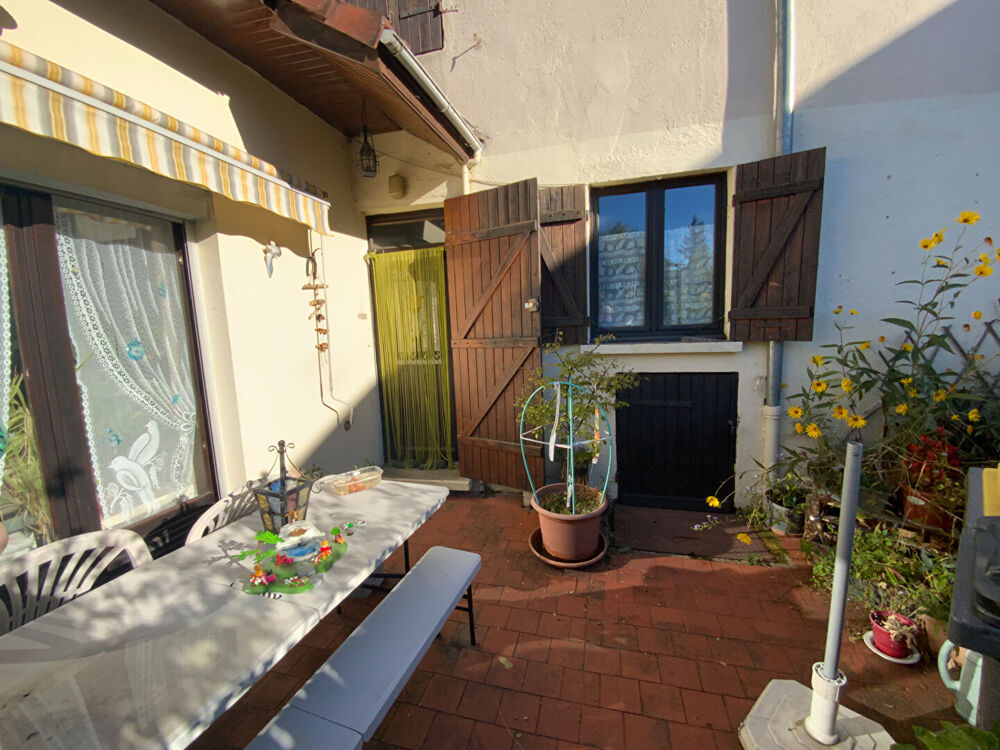 Vente Immeuble LE CREUSOT proche commodités. Immeuble comprenant deux appartements loués Le creusot