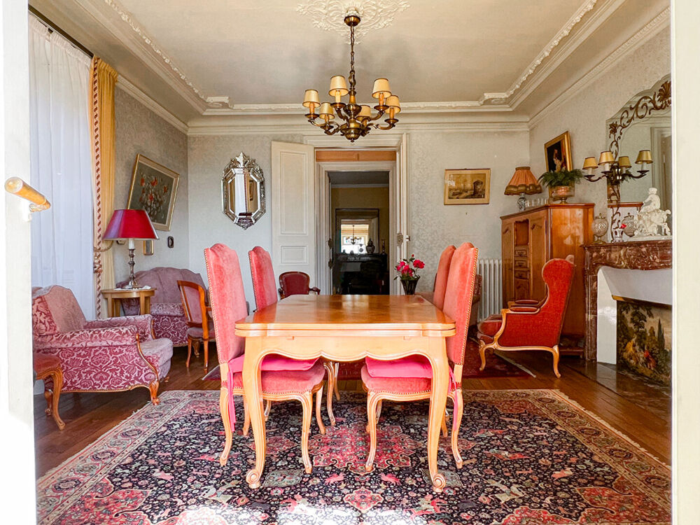 Vente Villa Château de caractère à Angers, 7 chambres, chapelle privée, pavillon indépendant, garages et parc de 3 260 m². Angers