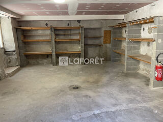  Parking / Garage  louer 1 pice 31 m Prades