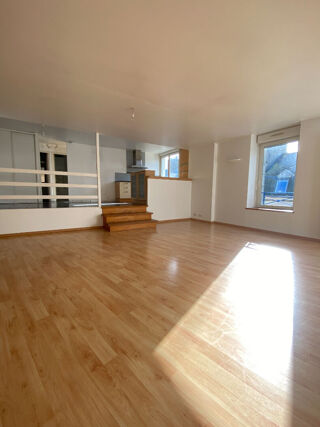  Appartement à louer 5 pièces 132 m²