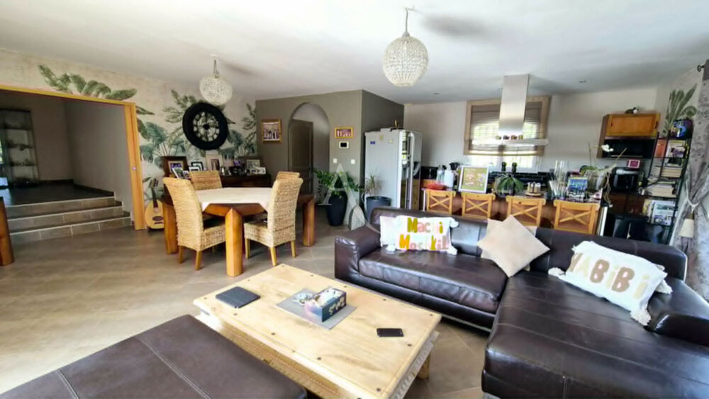 POUSSAN ? Superbe villa de plain-pied 120 m² avec piscine et terrain de 1 300 m²