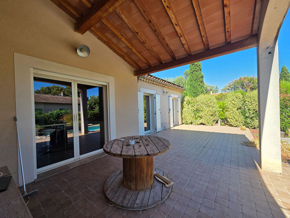 Vente Maison Villa Avignon 6 pièce(s) 155 m2 de plain pied avec piscine et garage sans vis à vis Avignon