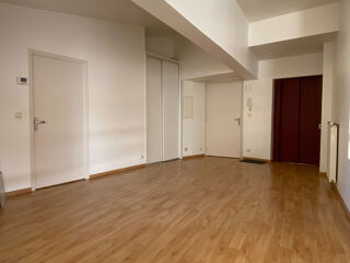  Appartement à louer 5 pièces 132 m²