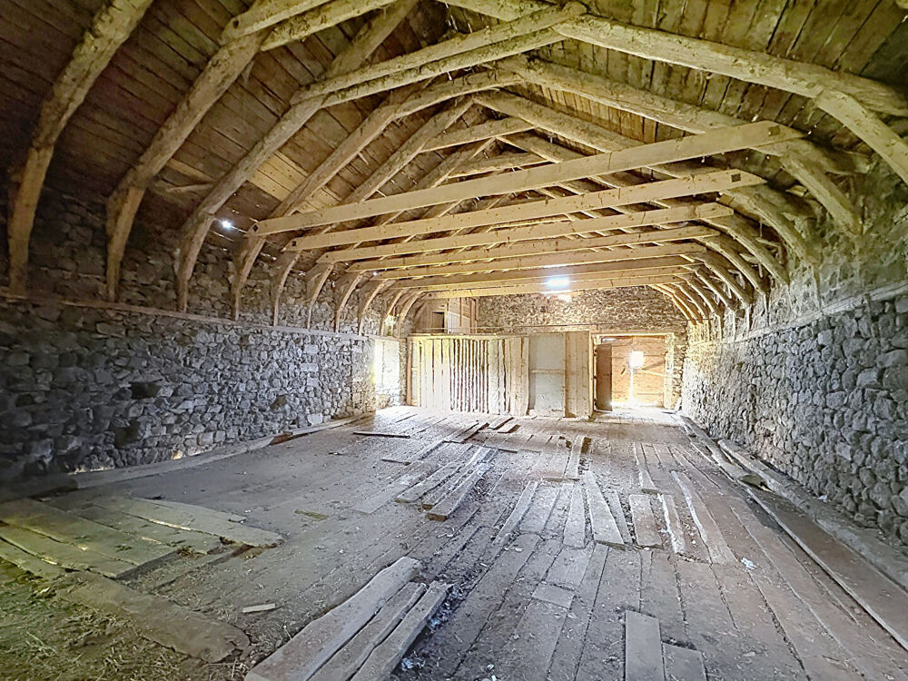 CHAMPCLAUSE Ancienne ferme à rénover sur plus de 1400 m² de terrain avec vue dégagée