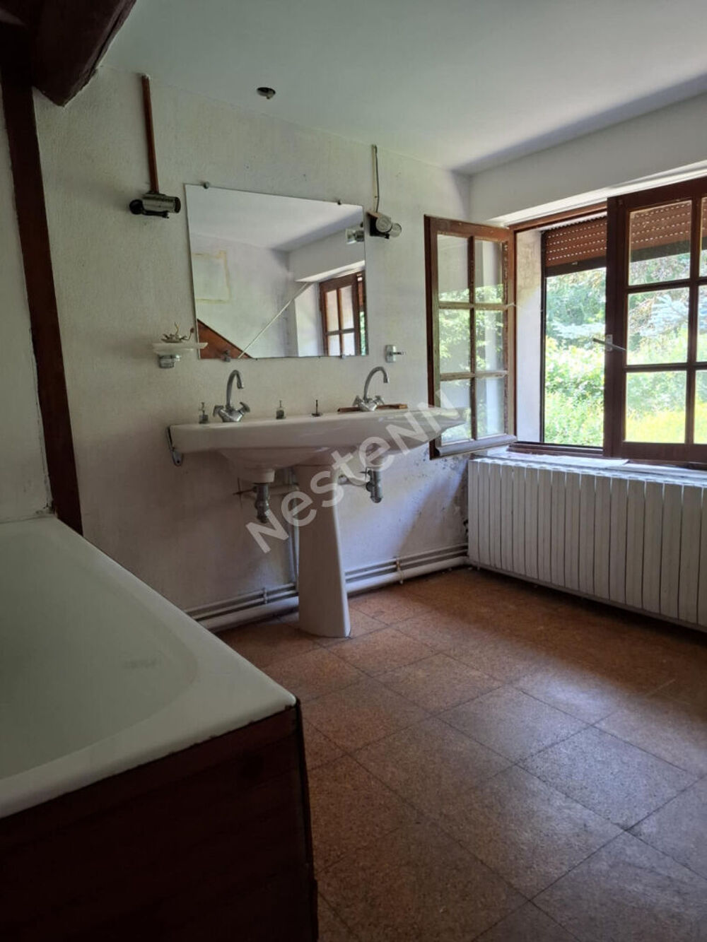 Corps de ferme, Saint Didier Sur Arroux 11 pièces 220 m2, terrain 4536m2 arboré.