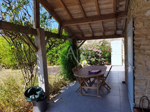   Charentaise plain pied 4 chambres avec piscine. Maison - 5 pi�ce(s) - 247 m�