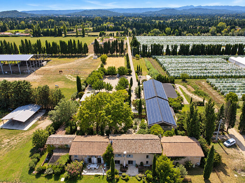 Saint-Andiol ? domaine de 11,5 hectares avec mas provençal, logements, piscine et potentiel de resort équestre