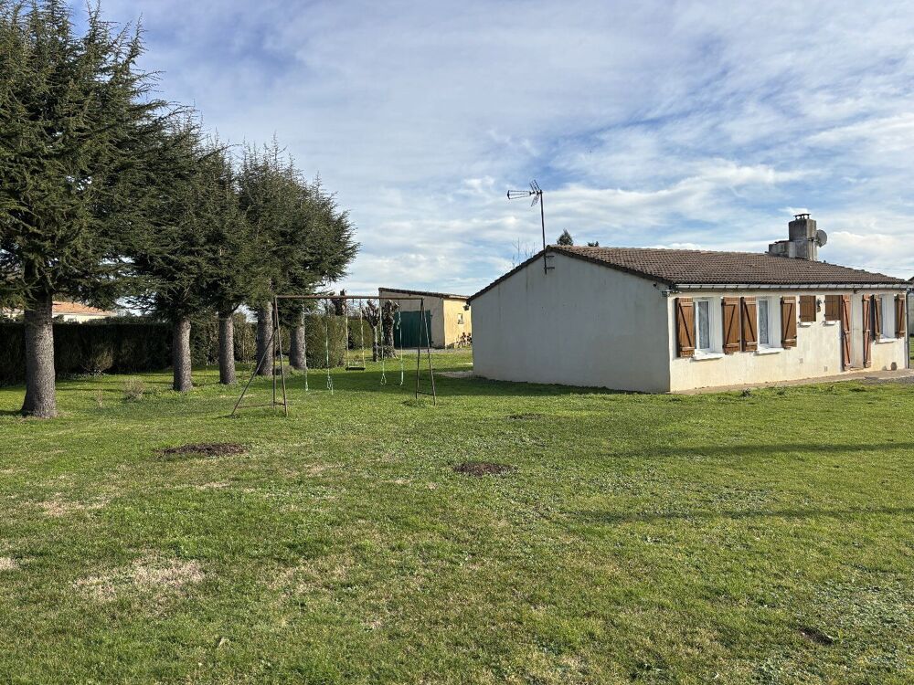 Bungalow de trois chambres dans un village paisible près de Ruffec