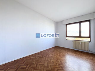  Appartement à louer 4 pièces 101 m²
