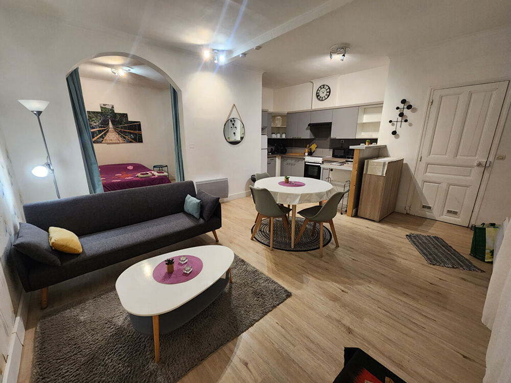 NIMES Quartier RICHELIEU/ SULLY bel appartement P1 bis de 41.69 m2 en RDC avec cave privative et cour commune.