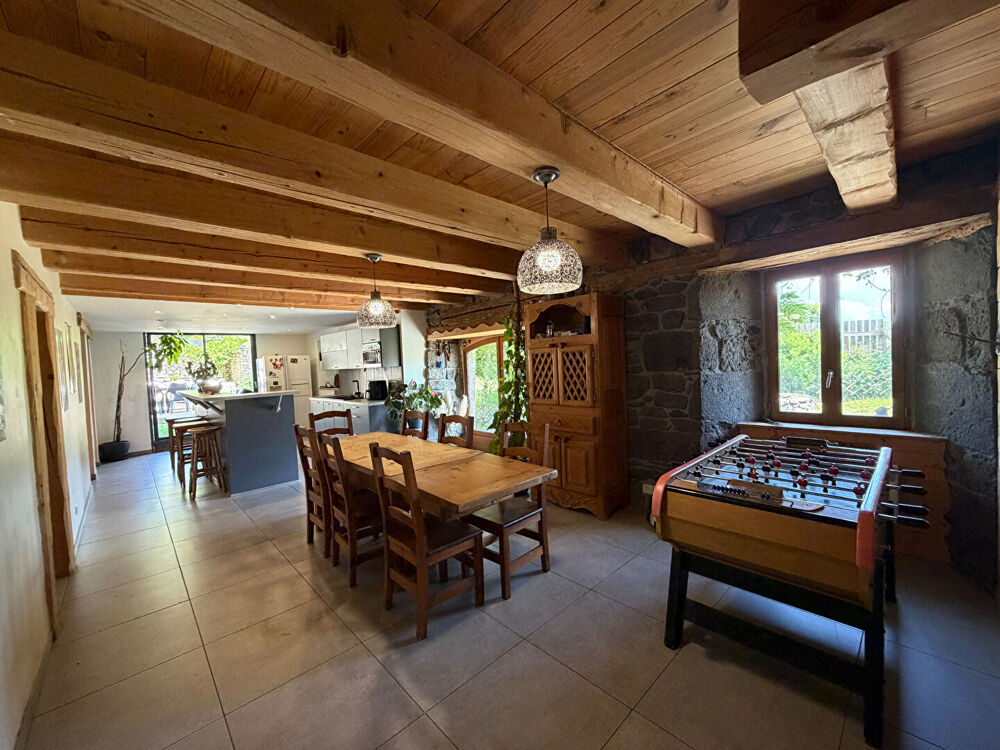 Vente Maison Maison Cussac 6 pièce(s) 186 m2 Cussac