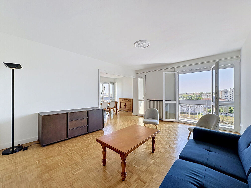 Vente Appartement T4  climatisable au dernier étage balcon cave et parking Lyon 8