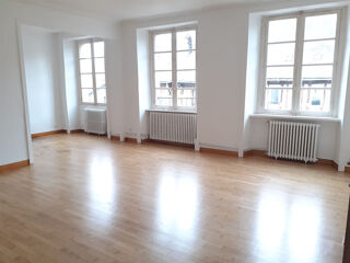  Appartement à louer 3 pièces 83 m²