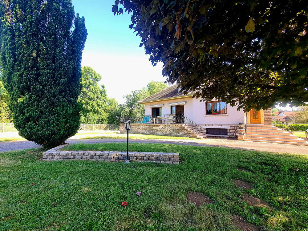 Pavillon posé sur plus de 3000 m² clos