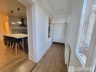  Appartement à louer 5 pièces 136 m²