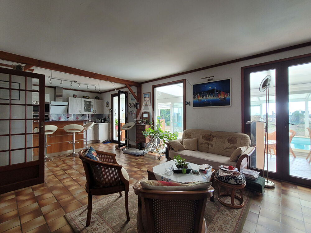 Vente Maison Maison de plain-pied avec piscine à La Jarrie La jarrie