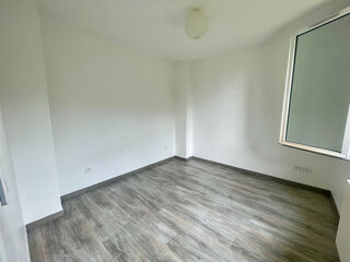  Appartement à louer 4 pièces 76 m²
