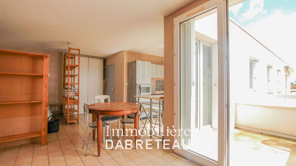 STUDIO MEUBLE AVEC TERRASSE - VILLEURBANNE