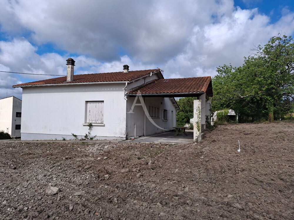 Maison à rénover Saintes 4 pièces 80 m2 avec dépendances.