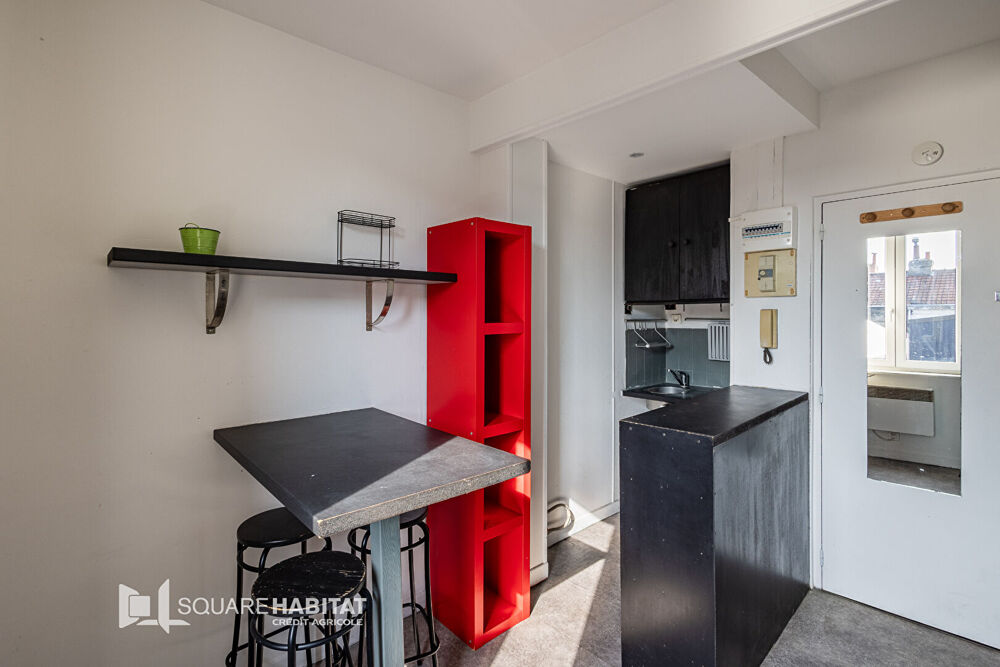 EXCLUSIVITE : PLACE DU MARCHE DE WAZEMMES : Studio de 14.30m² en arrière de copropriété