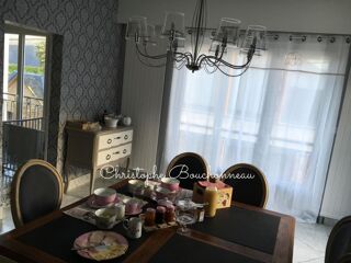  Villa  vendre 8 pices 310 m