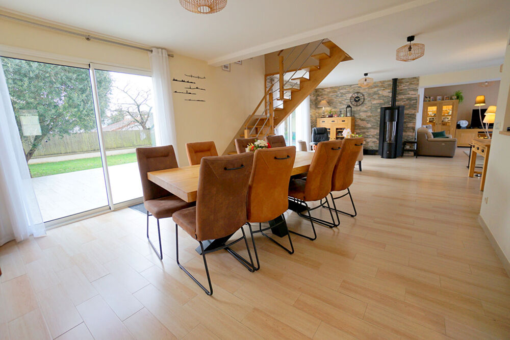 Vente Maison Maison contemporaine - Piscine intérieure - 4 chambres et sous-sol190 m2 Issou
