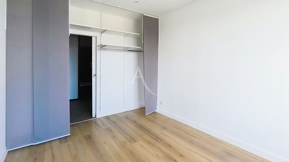 Vente Appartement Appartement  traversant Saint Barthelemy d'Anjou 5 pièce(s) 90 m2 Saint barthelemy d anjou