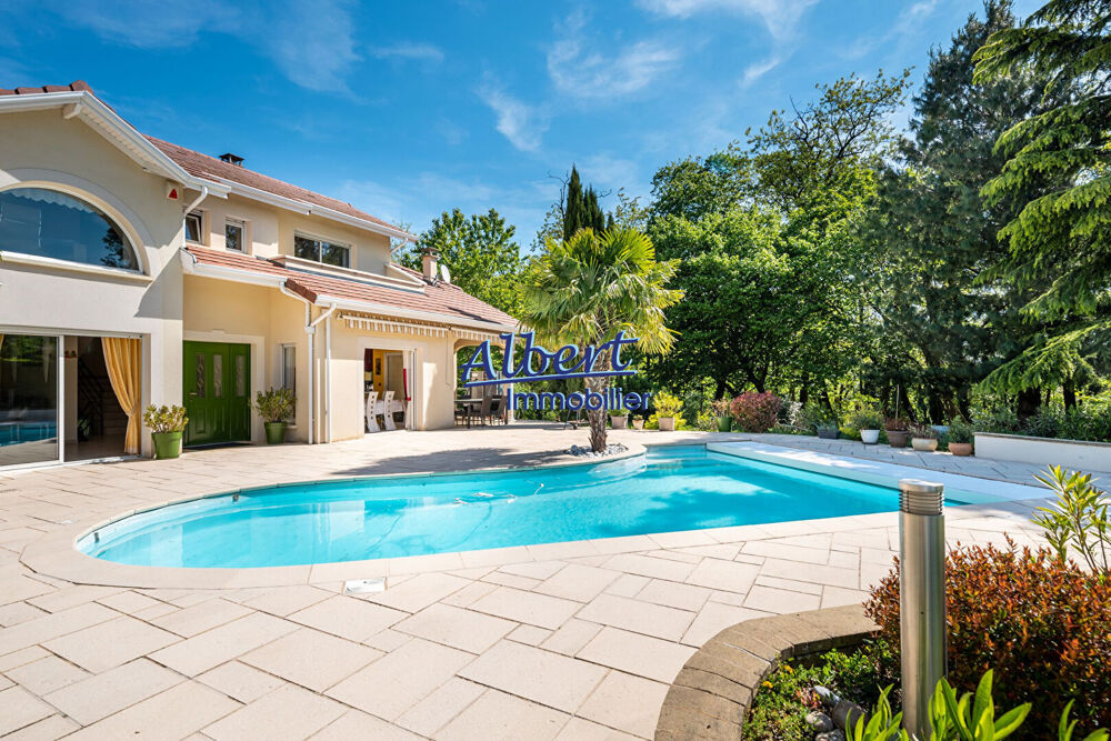 Maison 255 m2 8000 m2 de terrain