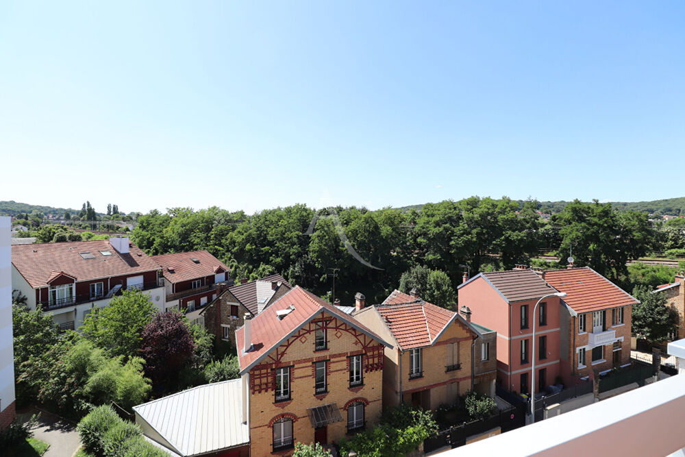 Appartement Chaville rive gauche 4 pièces 85 m2 avec balcon garage et cave ascenseur forêt