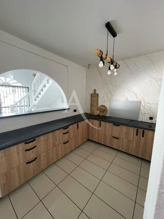  Maison à louer 3 pièces 138 m²