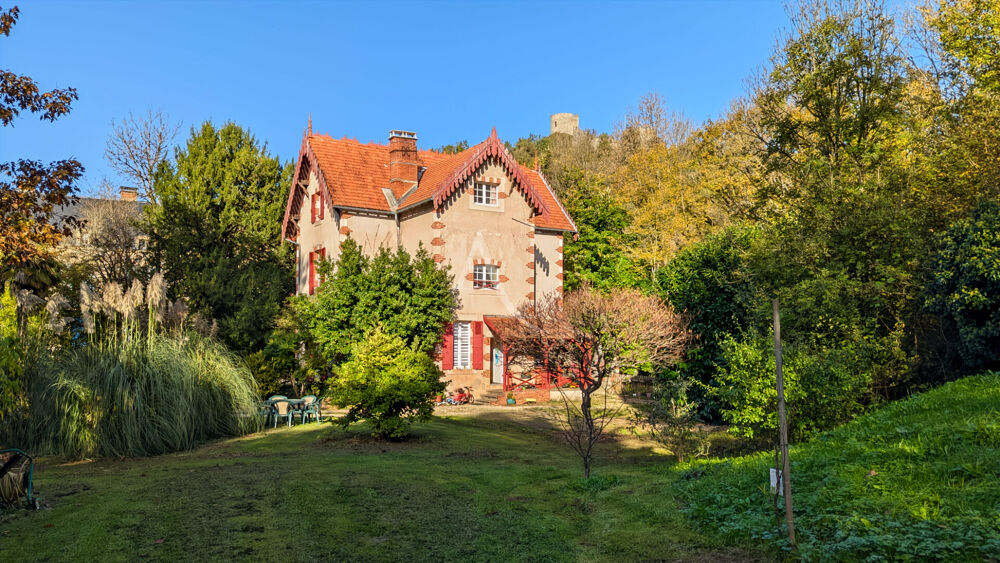 Grande Maison de maître, gîte et piscine.