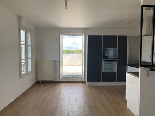 Appartement à louer 4 pièces 81 m²