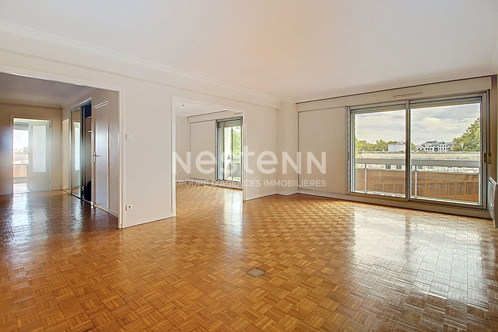 Grand appartement T5 3 chambres loué vide avec cave garage et 2 balcons - 69500 BRON