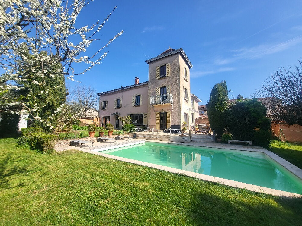 MAGNIFIQUE PROPRIETE CENTRE DE CHATILLON AVEC TERRAIN GARAGES PISCINE