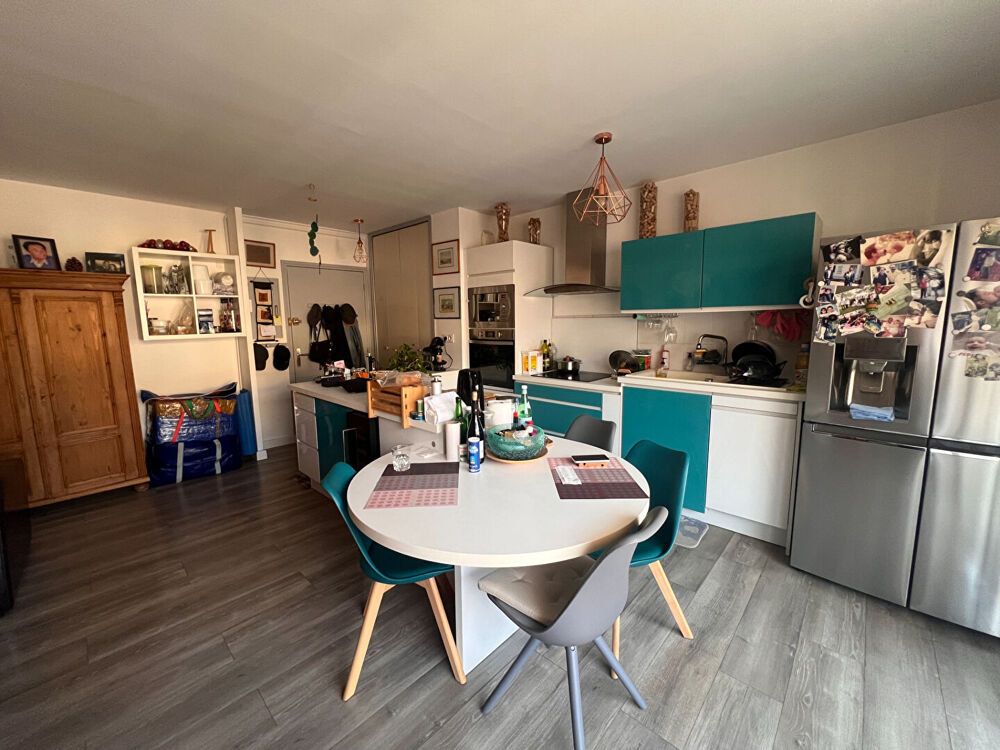 Vente Appartement T2 AVIGNON INTRA MUROS  - CAVE, TERRASSE, PARKING Avignon
