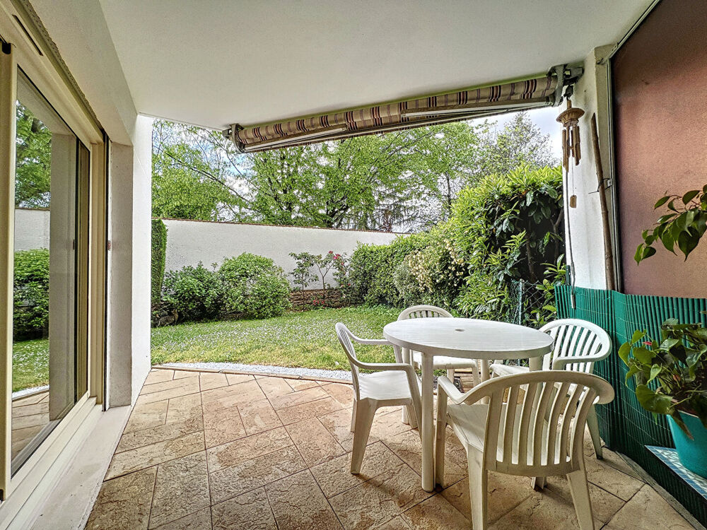 Vente Appartement A seulement 15 minutes du centre ville de Lyon, au centre de Champagne au Mont d'Or, Appartement meublé en rez de jardin, 3 pièc Champagne au mont d or