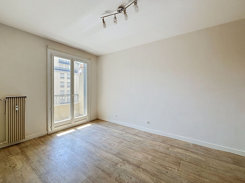 Vente Appartement Appartement  3 pièces de 65m2 avec balcon / place de stationnement / cave Lyon 8