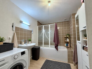  Appartement à louer 3 pièces 100 m²