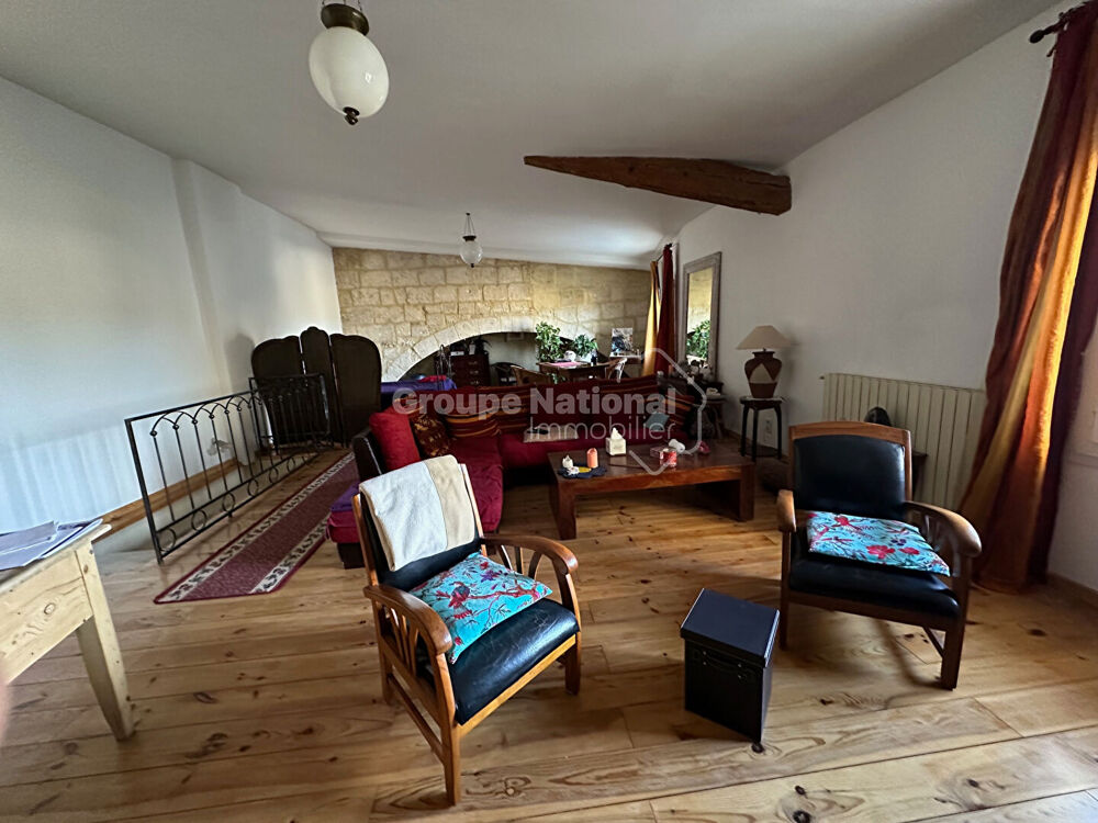 VAUNAGE Maison en pierres 8 pièces avec jardin pisccine et grand garage