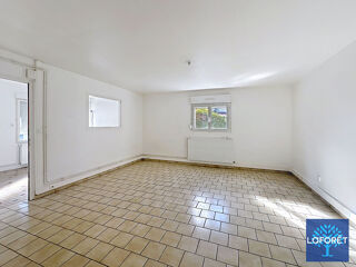  Appartement à louer 3 pièces 90 m²