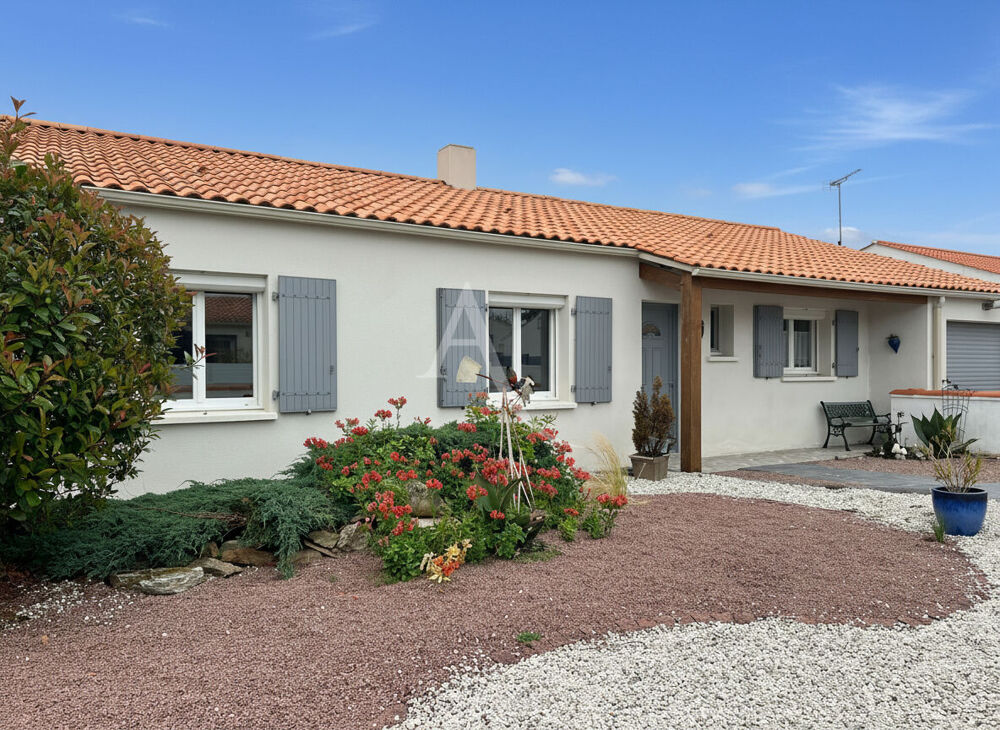 ST GERVAIS - Maison au calme de son impasse.