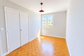  Appartement à louer 5 pièces 85 m²