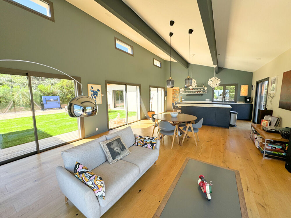 Vente Maison 30 KM SUD PERPIGNAN :  Maison contemporaine 5 pièces 160 m² avec PISCINE, GARAGE de 150 m² et TERRAIN de 3,3 HECTARES !! Oms