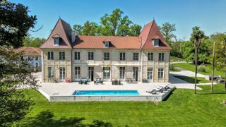  Villa � vendre 15 + pi�ces 680 m�