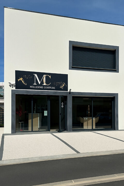   Superbe salon de coiffure neuf de 90m² avec aquabike et parkings - Marseillan 