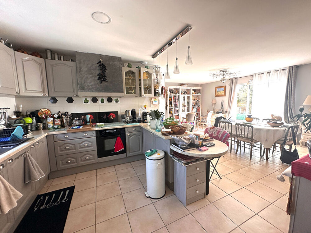 Maison familiale avec piscine sur terrain arboré - 10min SUD de SAINTES