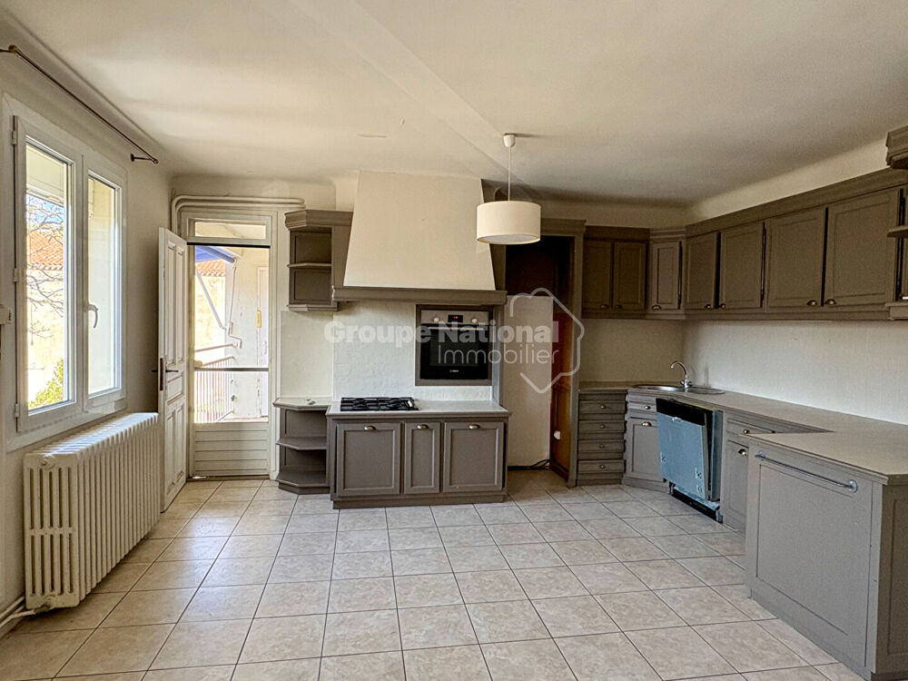 ARLES. Grand appartement Trinquetaille.